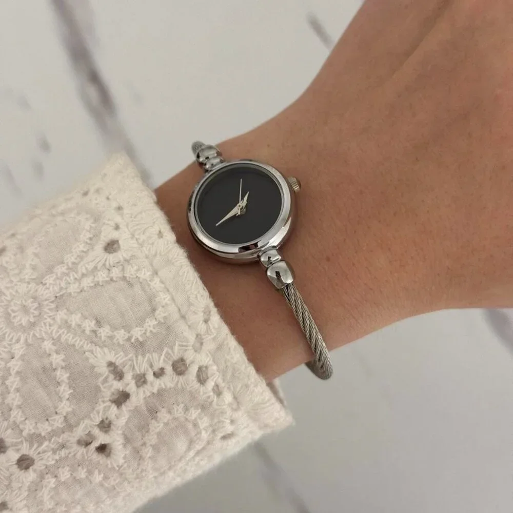 SKU0144 Casual Silver Black dial Women‎ Fashion Round Watch Bracelet + gift bag
